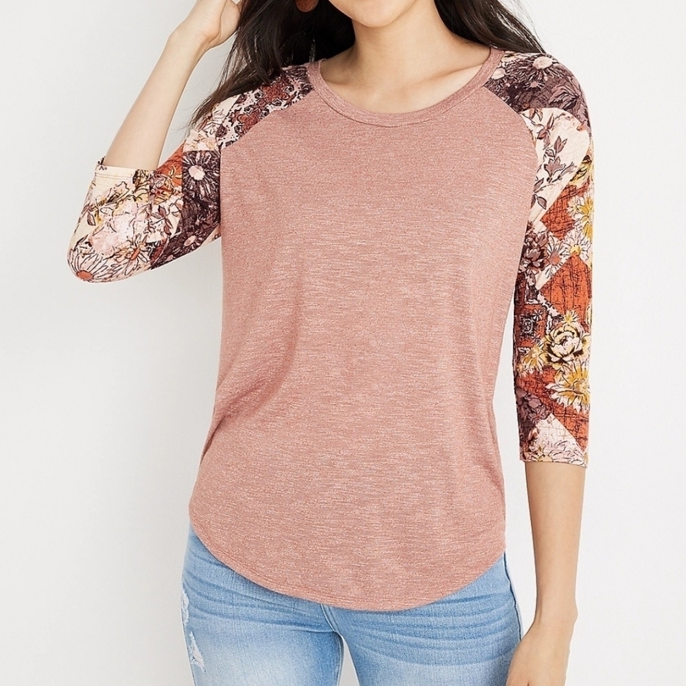 Maurices Flawless Floral Patchwork Sleeve Scoop Neck Curved Hem Top Size Medium